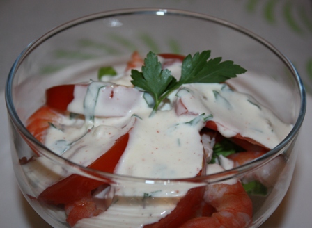 Салат с креветками в креманках